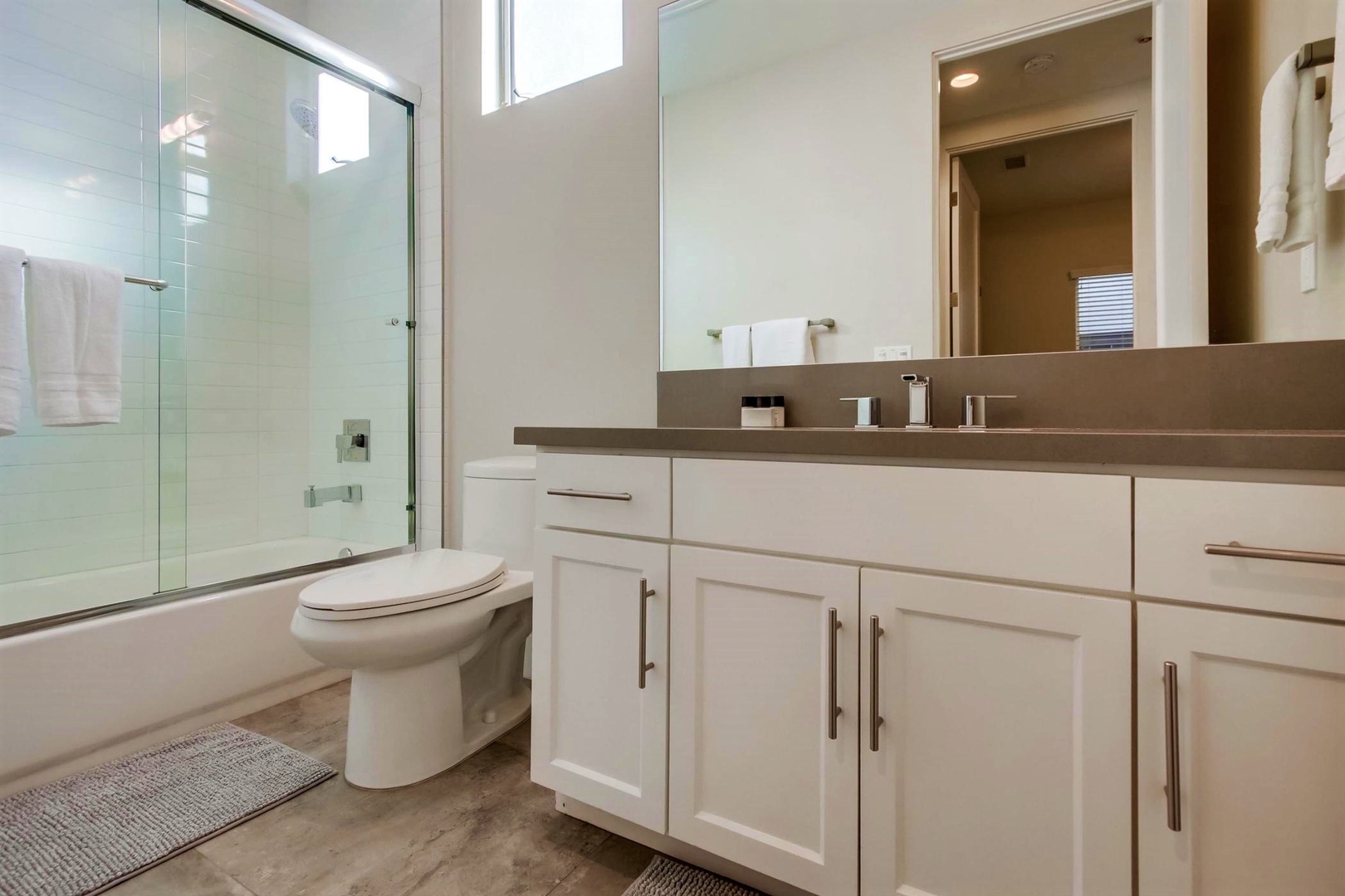 Hall bath next to bedroom 2 and 3