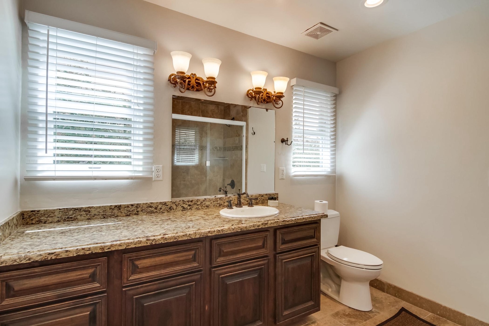 Hall bathroom 2 with tub/shower combo