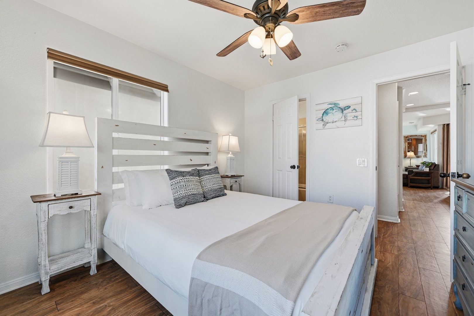 Ceiling fan and en suite bathroom