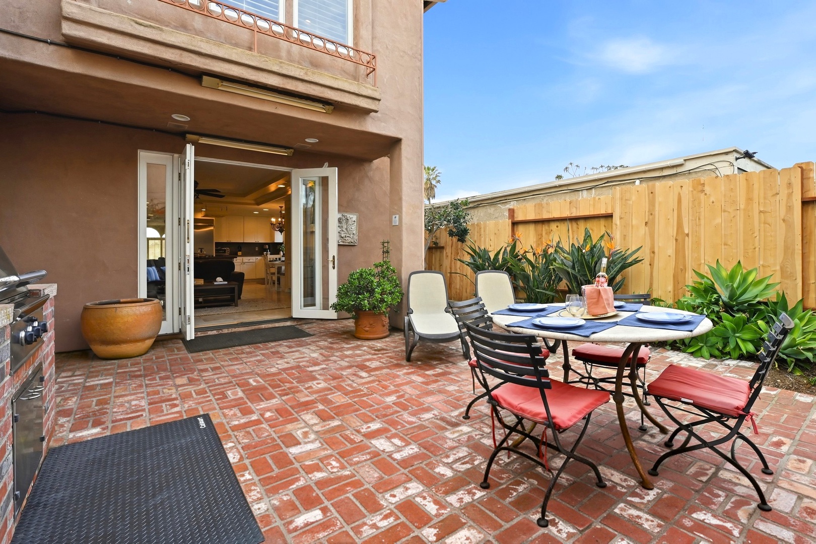 Outdoor Dining Table and Chairs