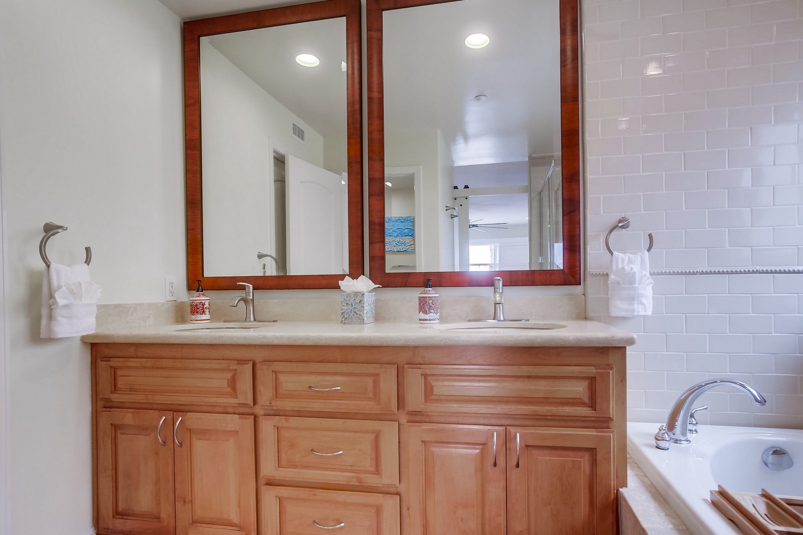 En suite bathroom with dual-sink vanity