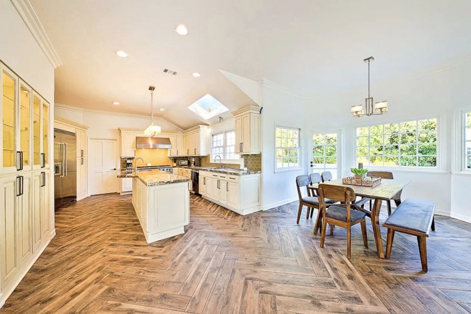 Kitchen with breakfast nook