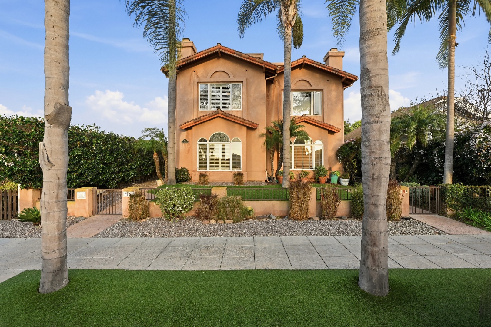 Spacious Townhome near the Village