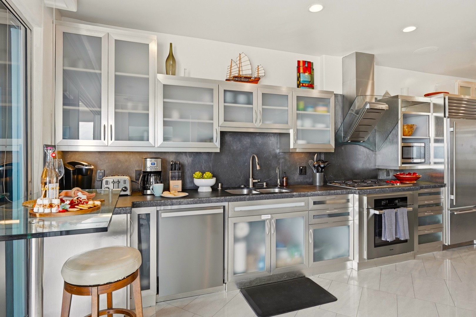 Beautifully equipped modern kitchen
