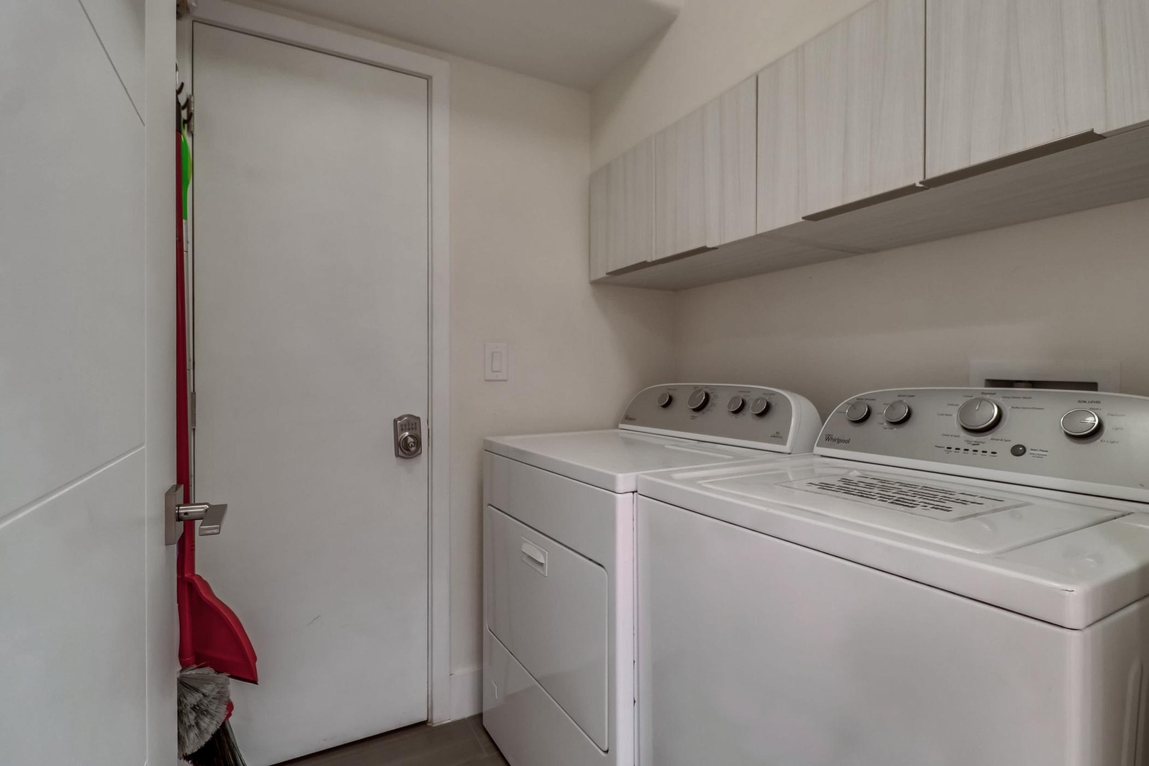 Full-size washer/dryer on 2nd level