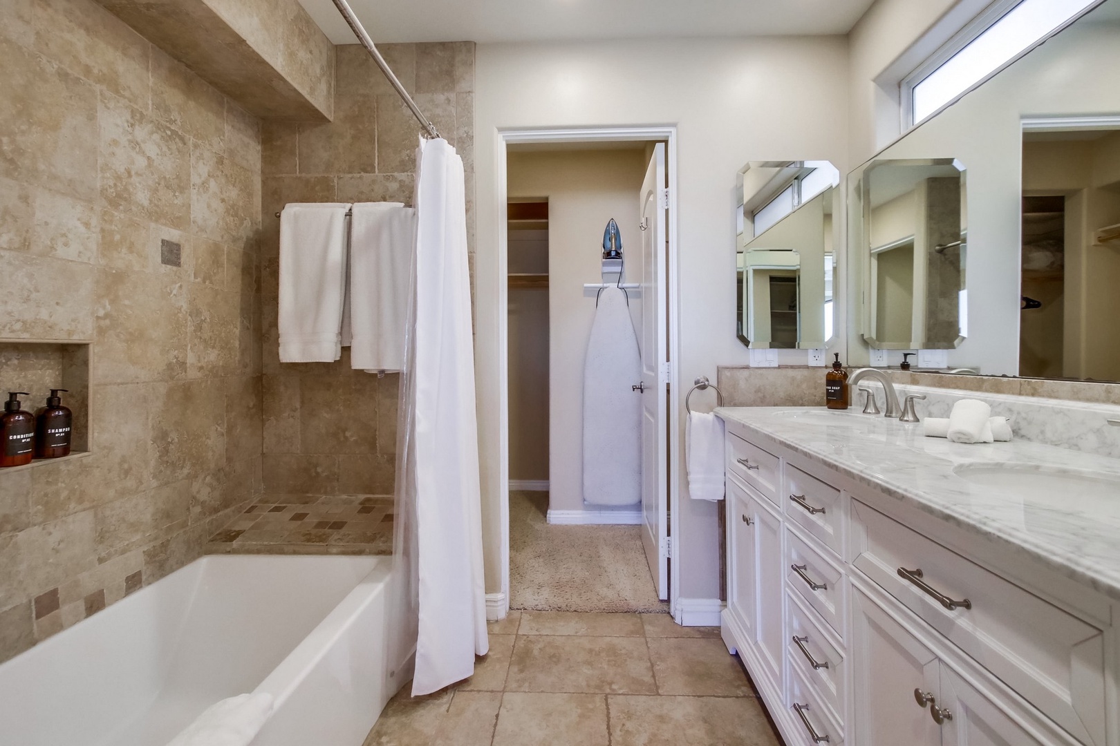 En suite bath with tub/shower combo