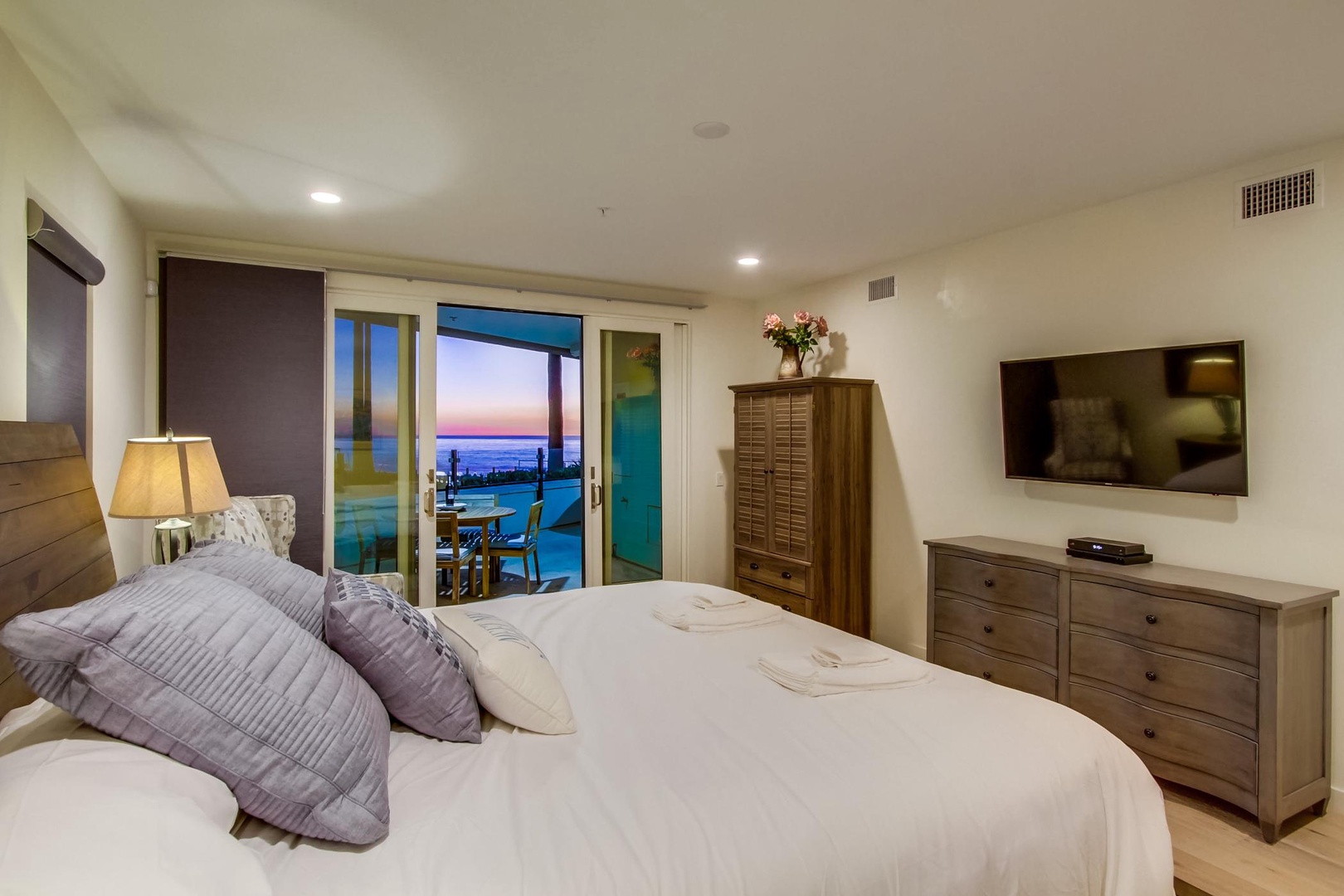Primary Suite - lie down ocean views