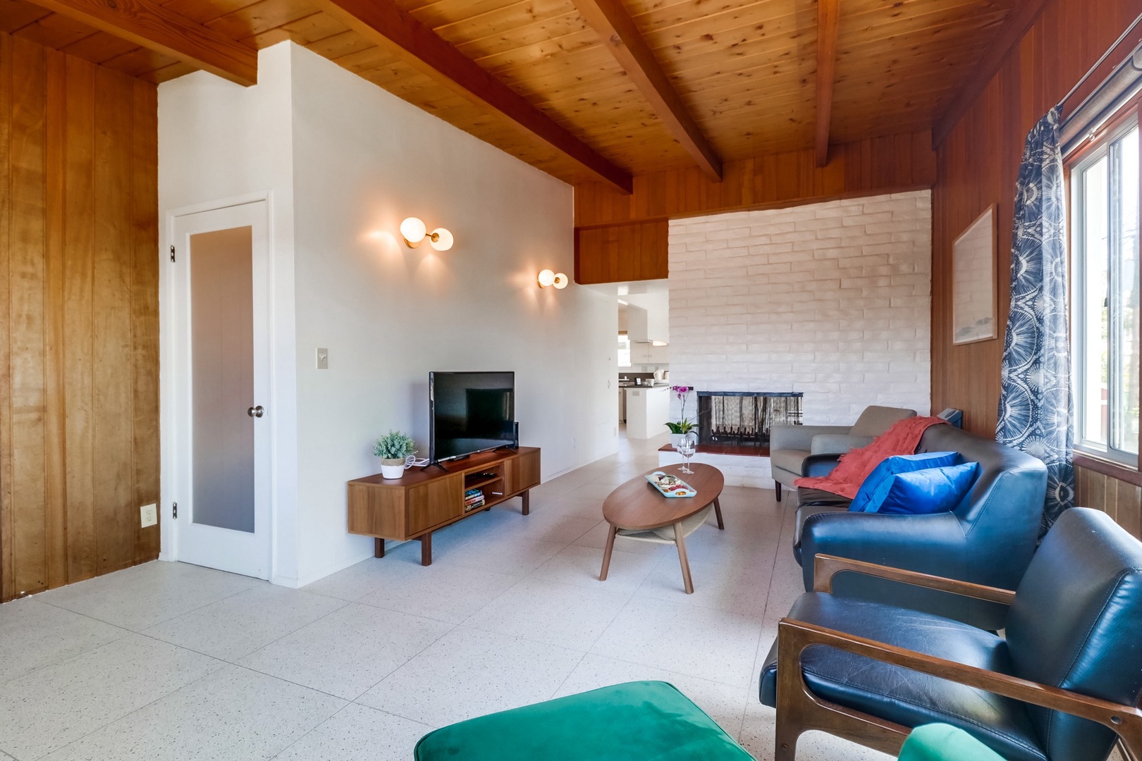 Looking towards kitchen