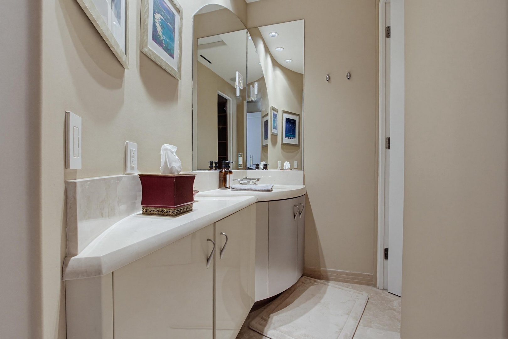 Beautifully appointed bathroom
