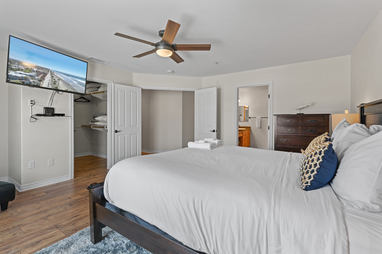 TV, ceiling fan and en suite bath