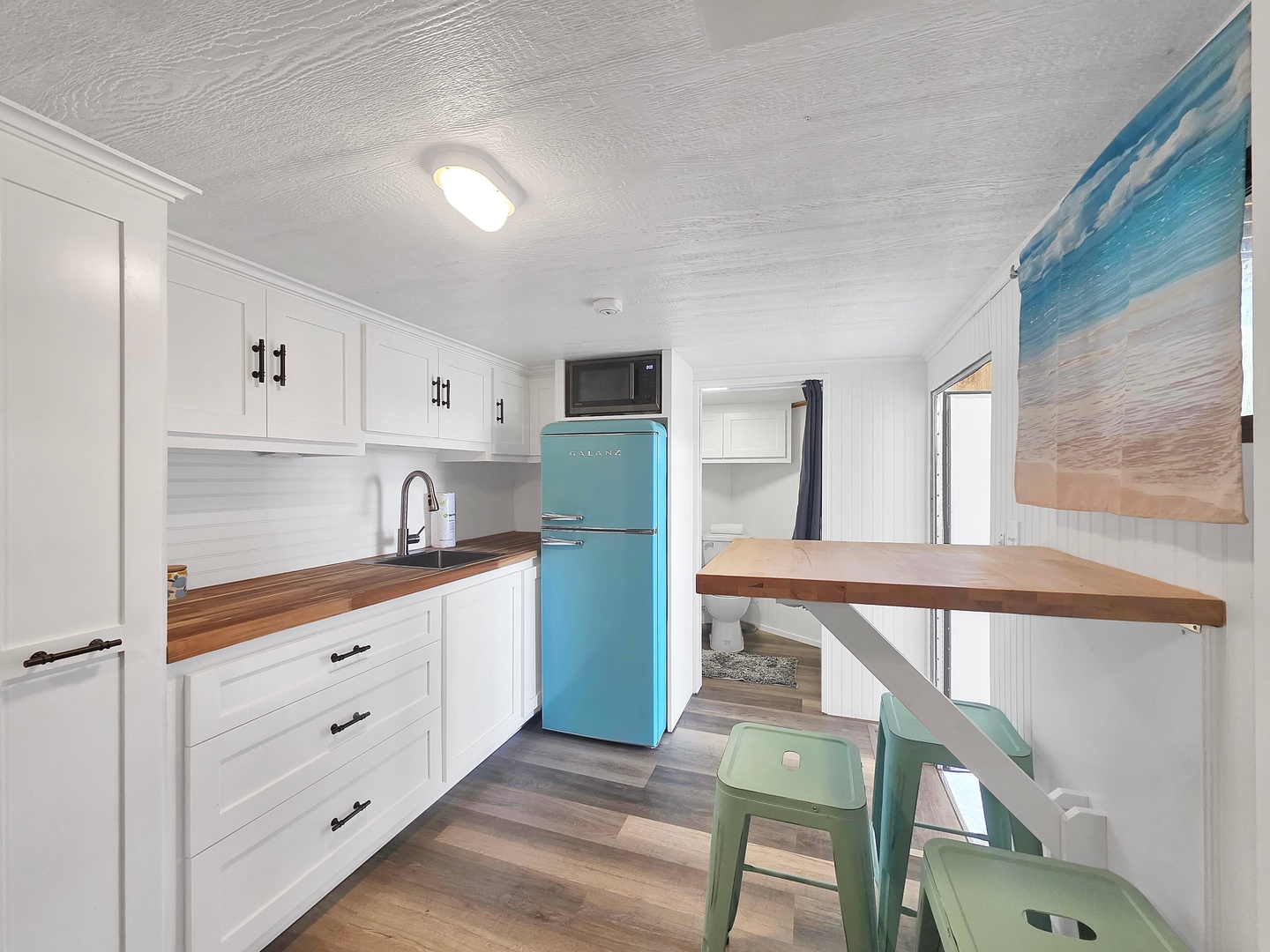Guest quarters Kitchen