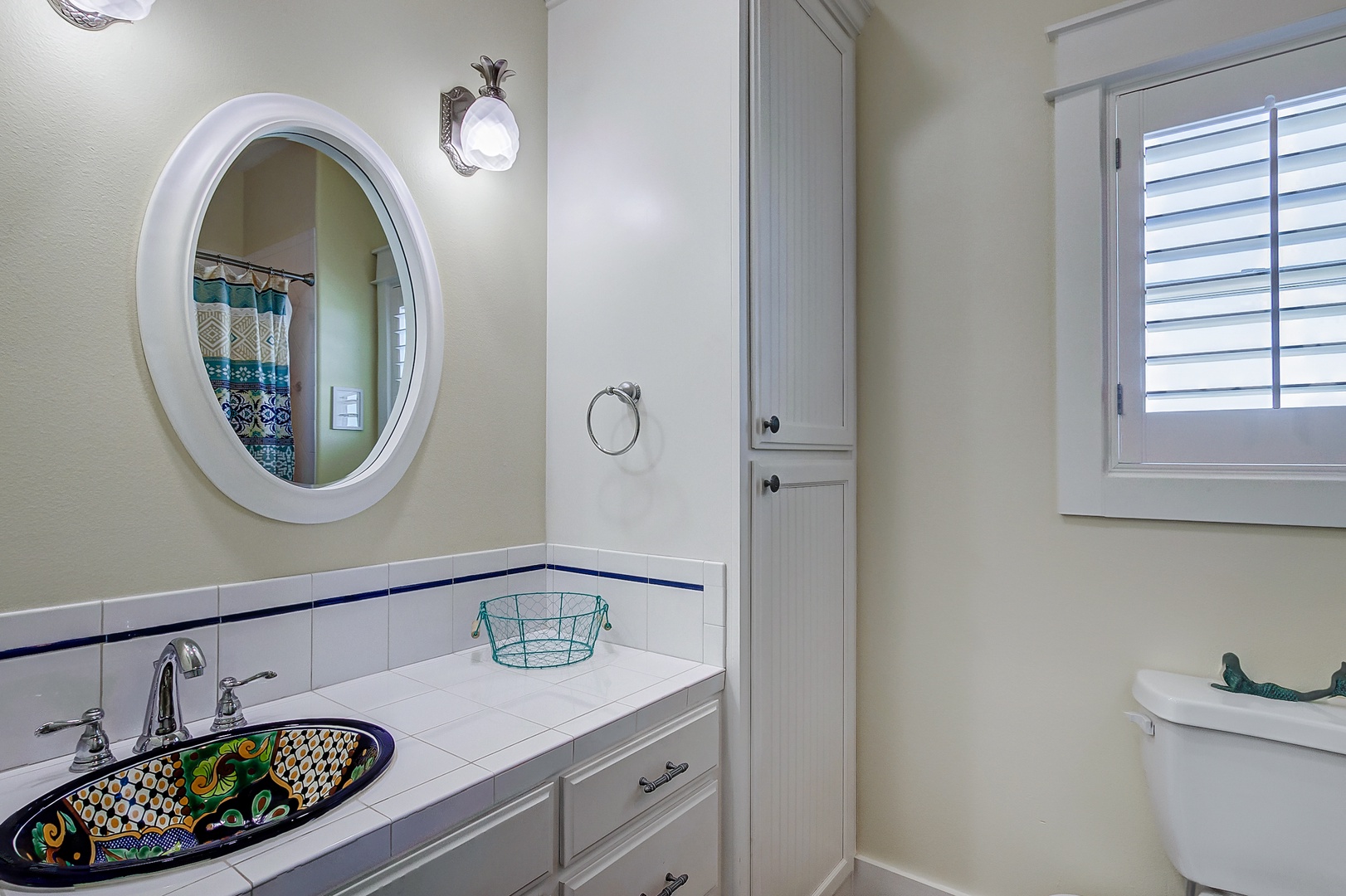 Attached guest bathroom