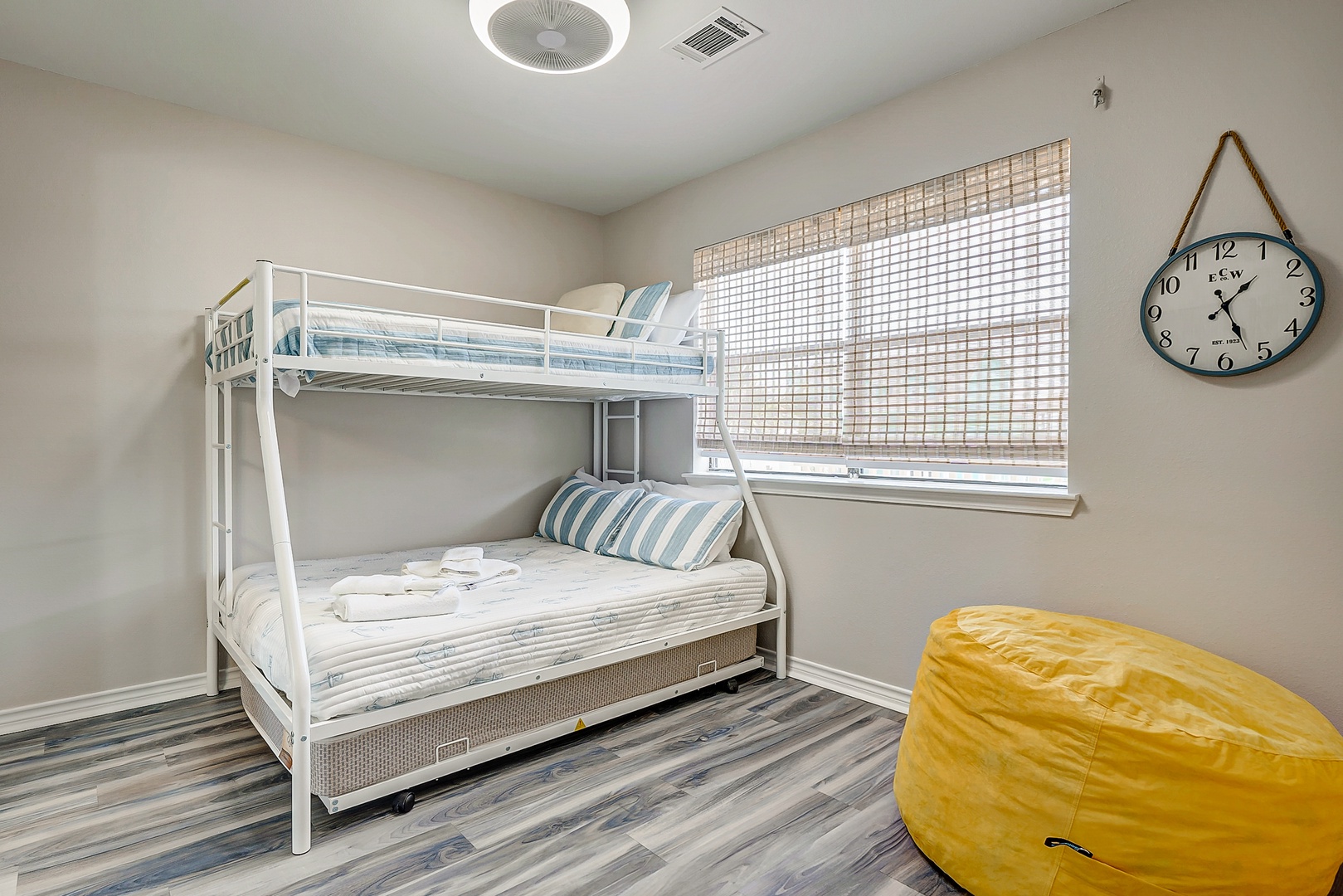 Bedroom/Bunkbeds