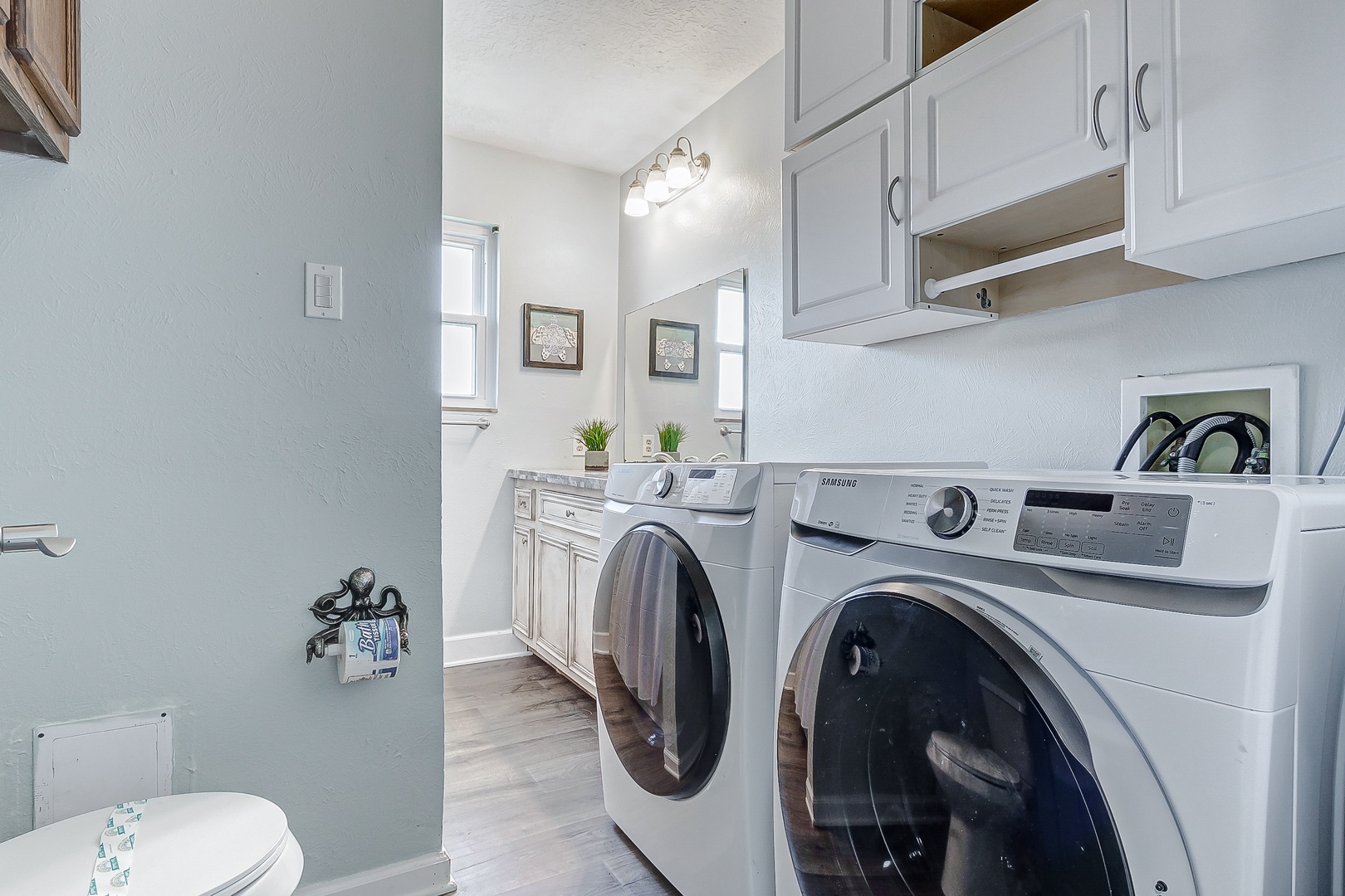 Laundry room/ Guest bathroom