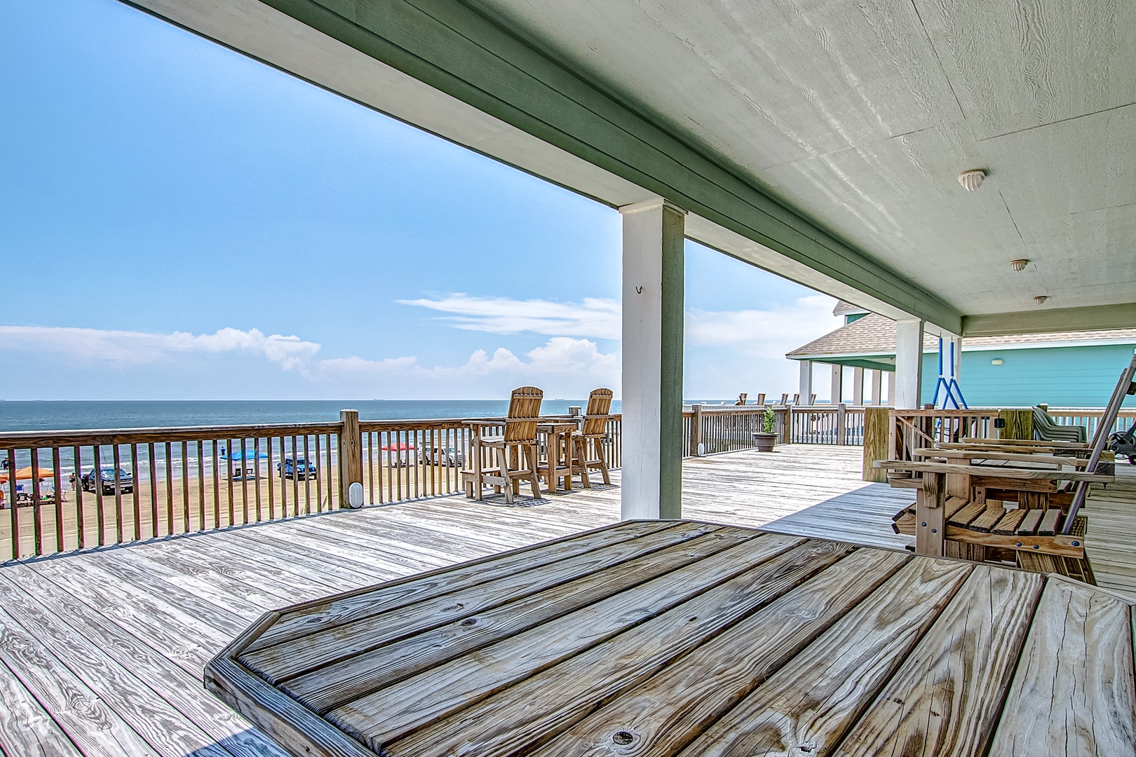 Incognito - Beachfront beauty with amazing views! - Crystal Beach