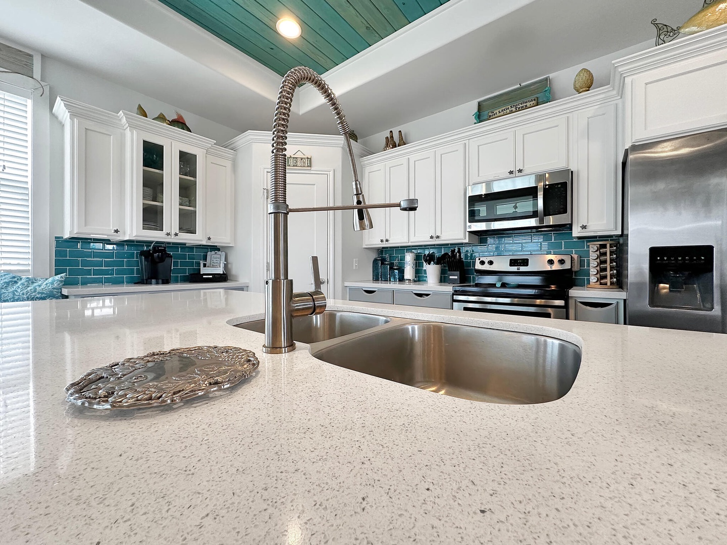 2395 Tide Rd Bolivar Peninsula TX 77650 USA-030-009-Kitchen-MLS_Size