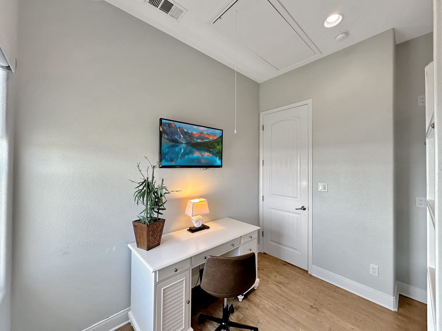 2nd Bedroom Desk Area