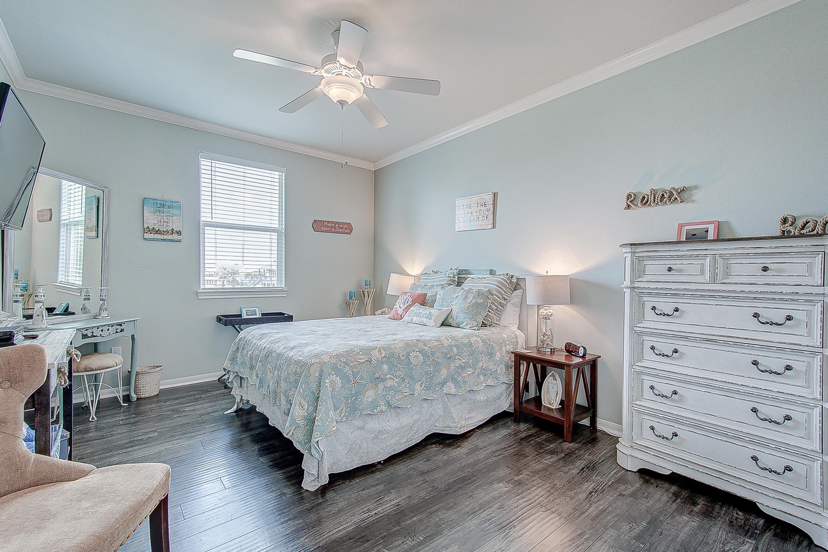 Guest bedroom