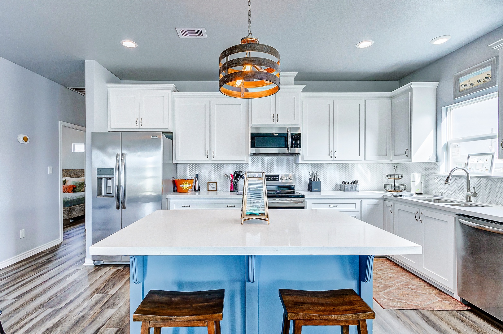 Kitchen Island/ Bar