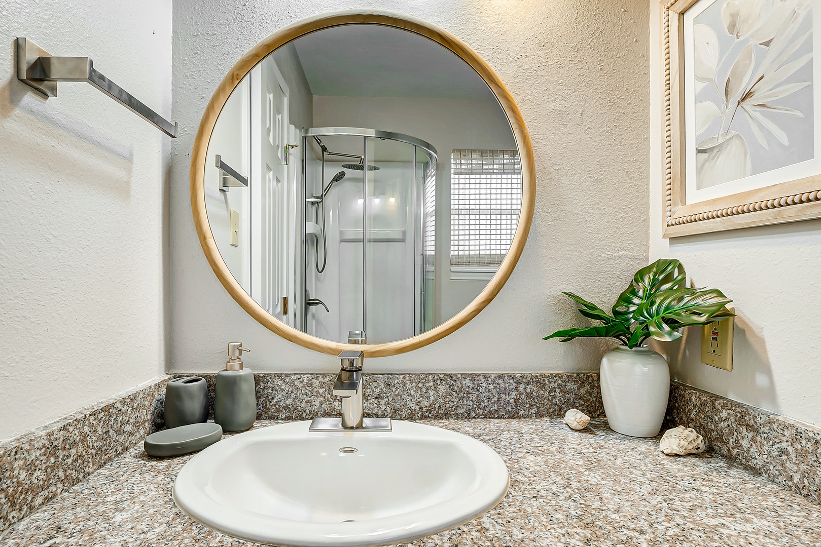 Guest Jack-n-Jill Bathroom