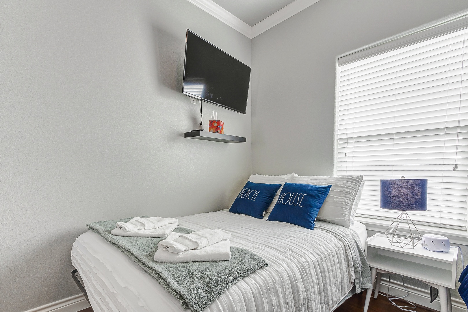 Guest bedroom