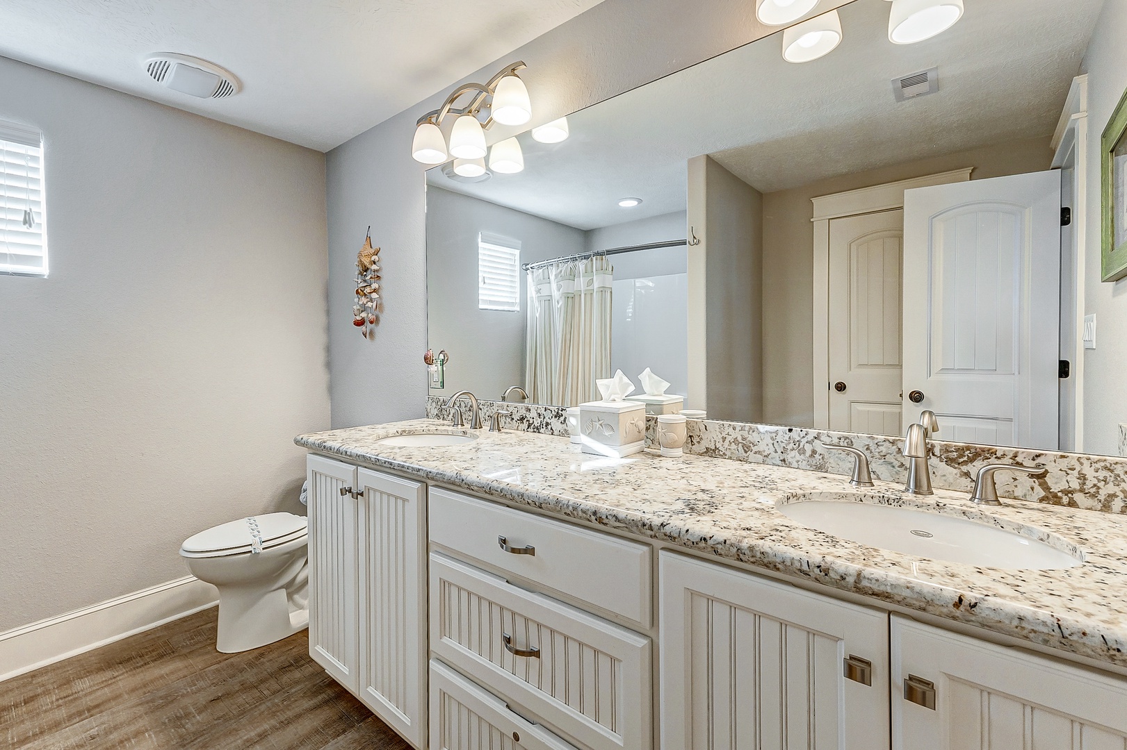 Master Jack and Jill Bath