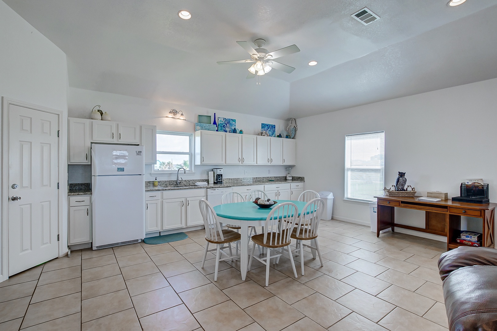 Kitchen/Dining Area