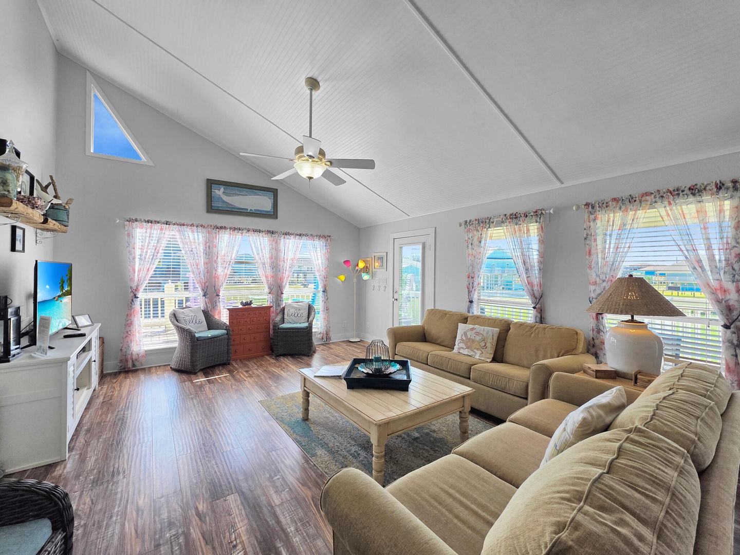 3089 Patty St Bolivar Peninsula TX 77650 USA-043-090-Living Room-MLS_Size