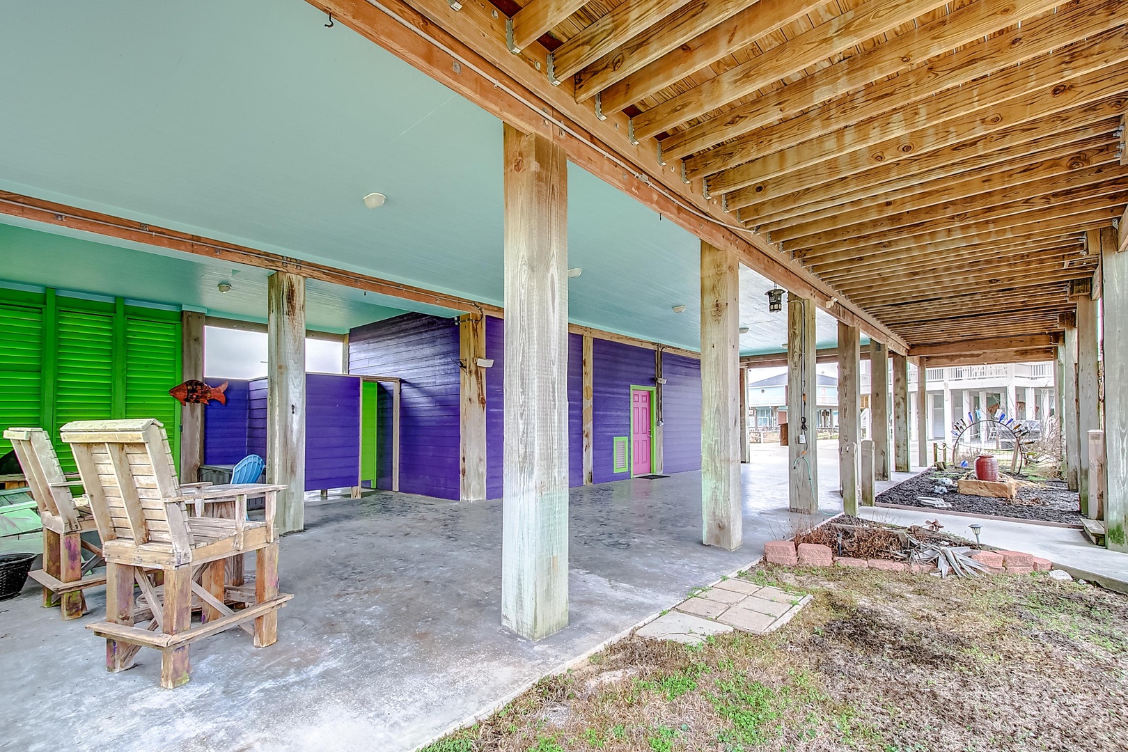 Covered entertaining area/Outdoor shower