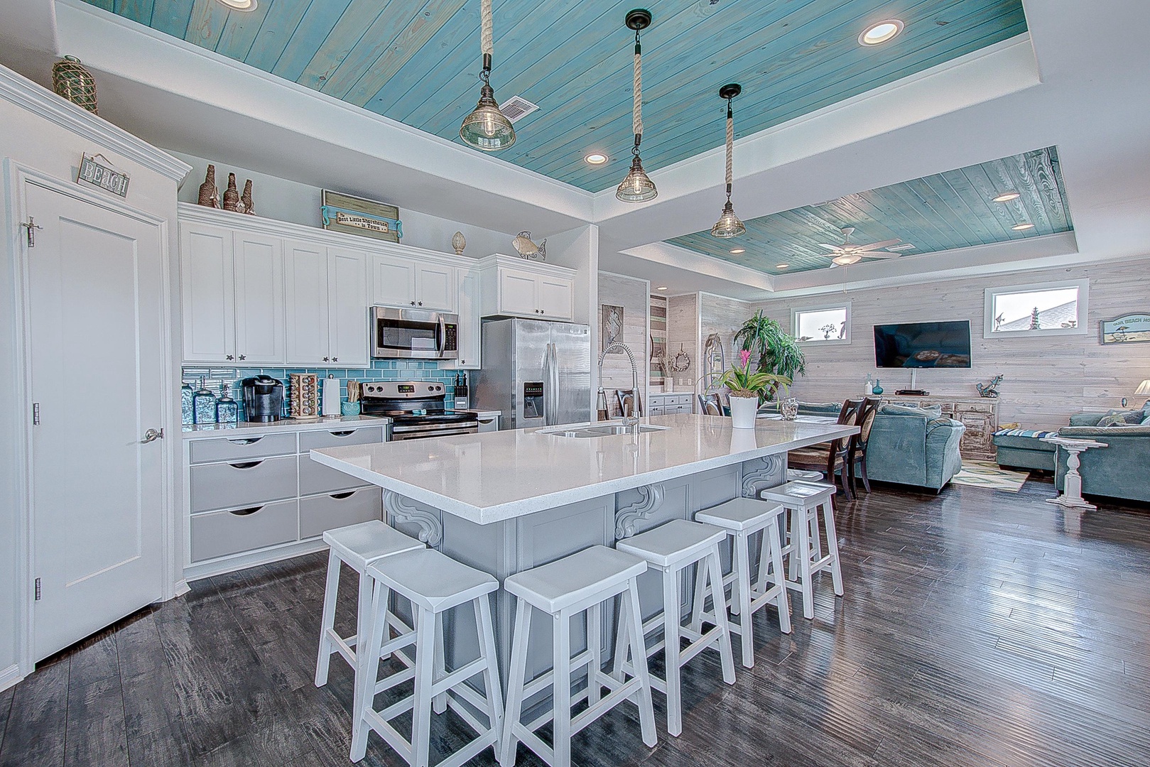Breakfast bar/Kitchen