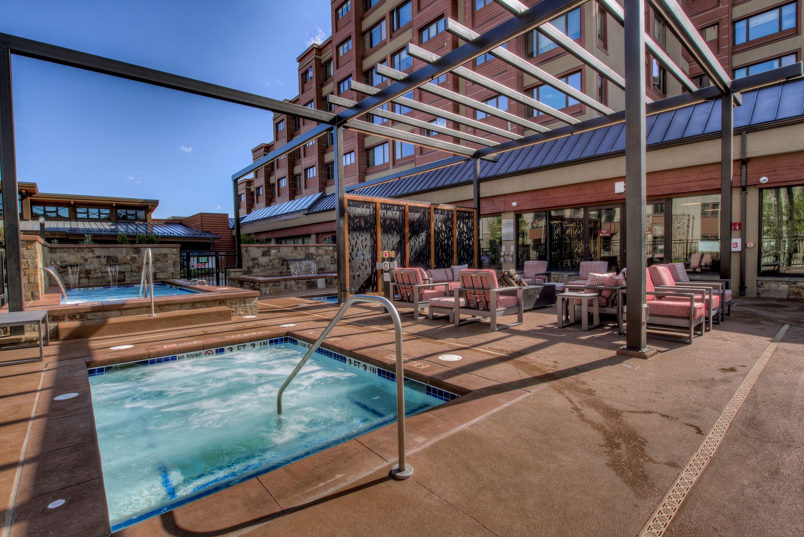 645 S Park Ave Pool MLS 300ppi_008