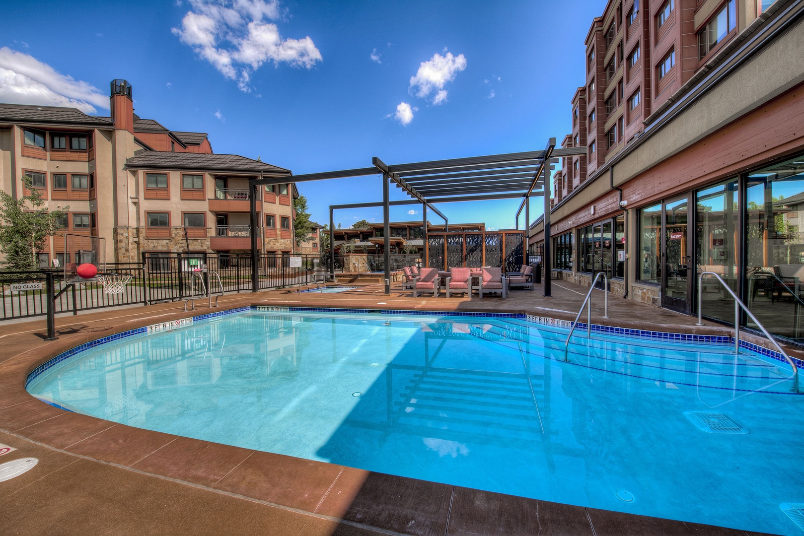 645 S Park Ave Pool MLS 300ppi_020