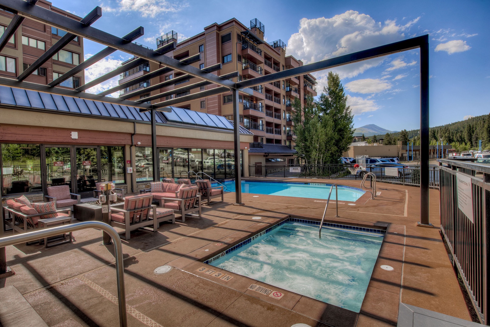 645 S Park Ave Pool MLS 300ppi_013