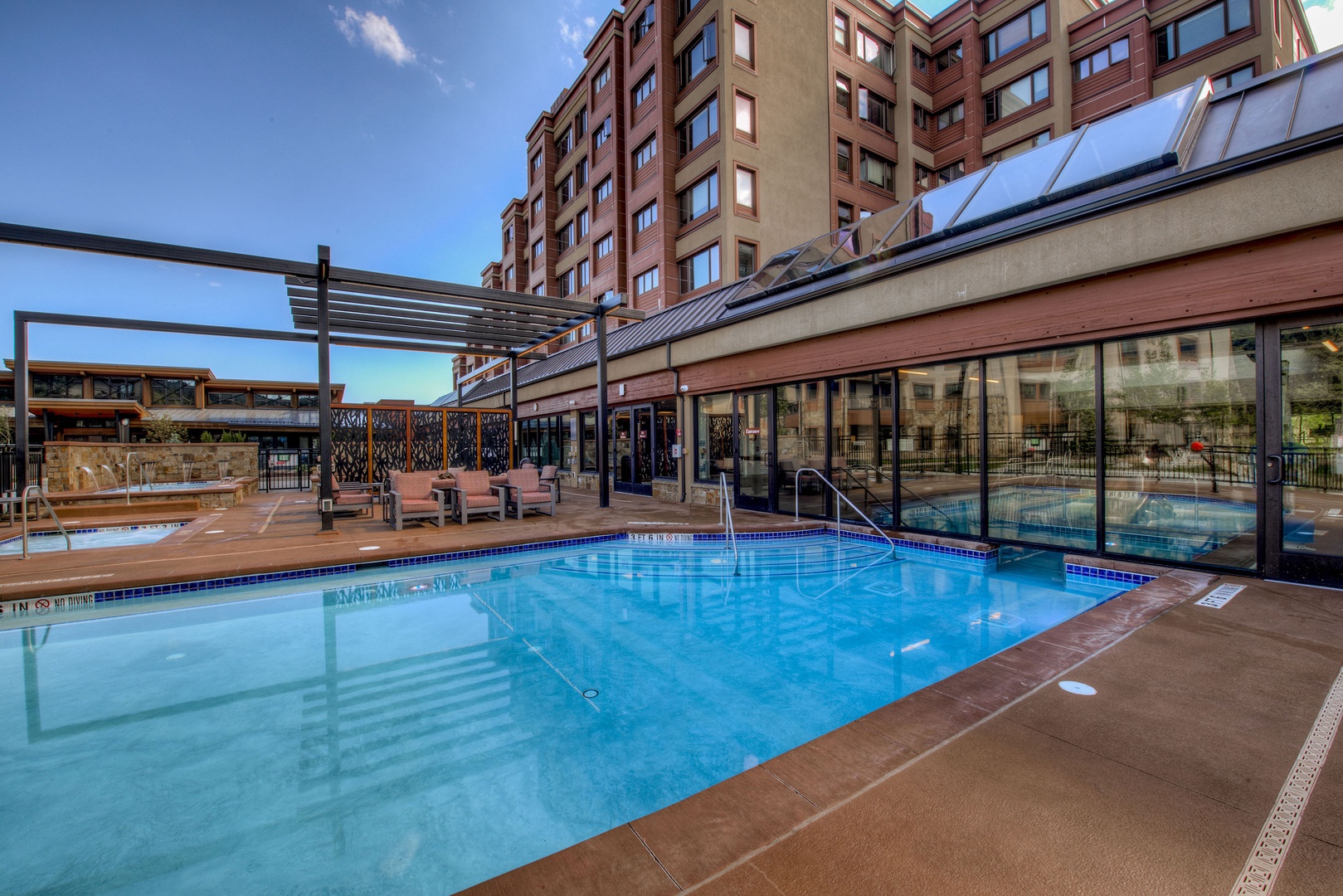 645 S Park Ave Pool MLS 300ppi_006