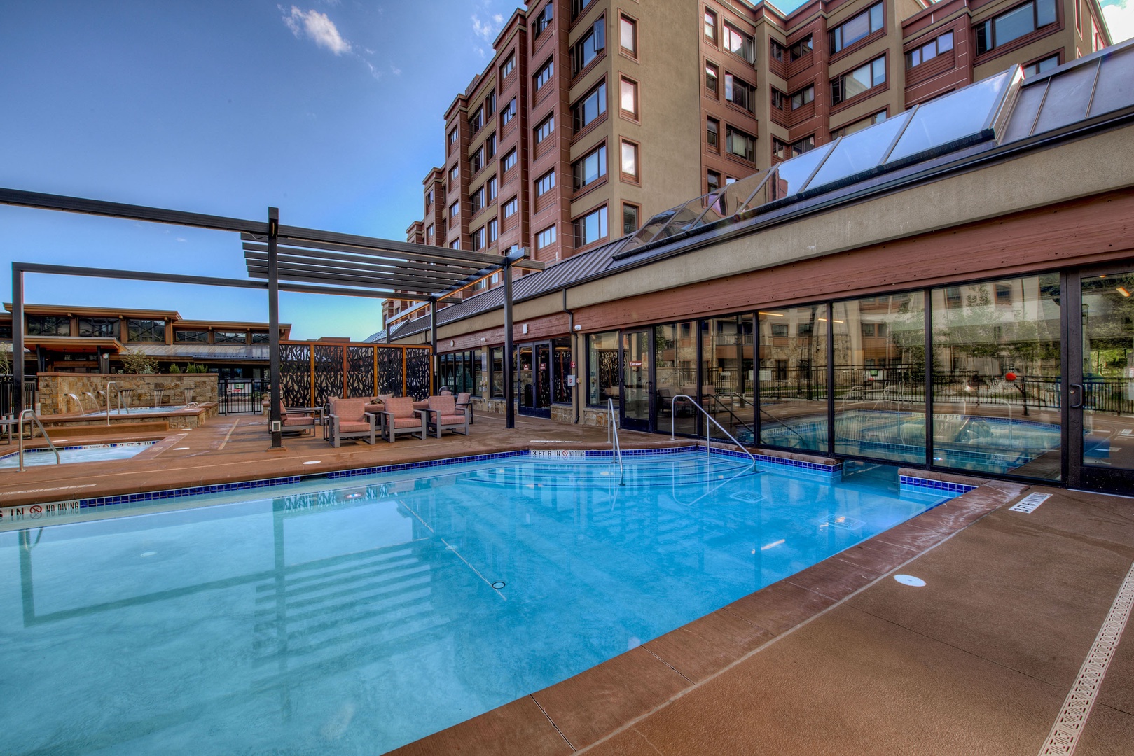 645 S Park Ave Pool MLS 300ppi_006