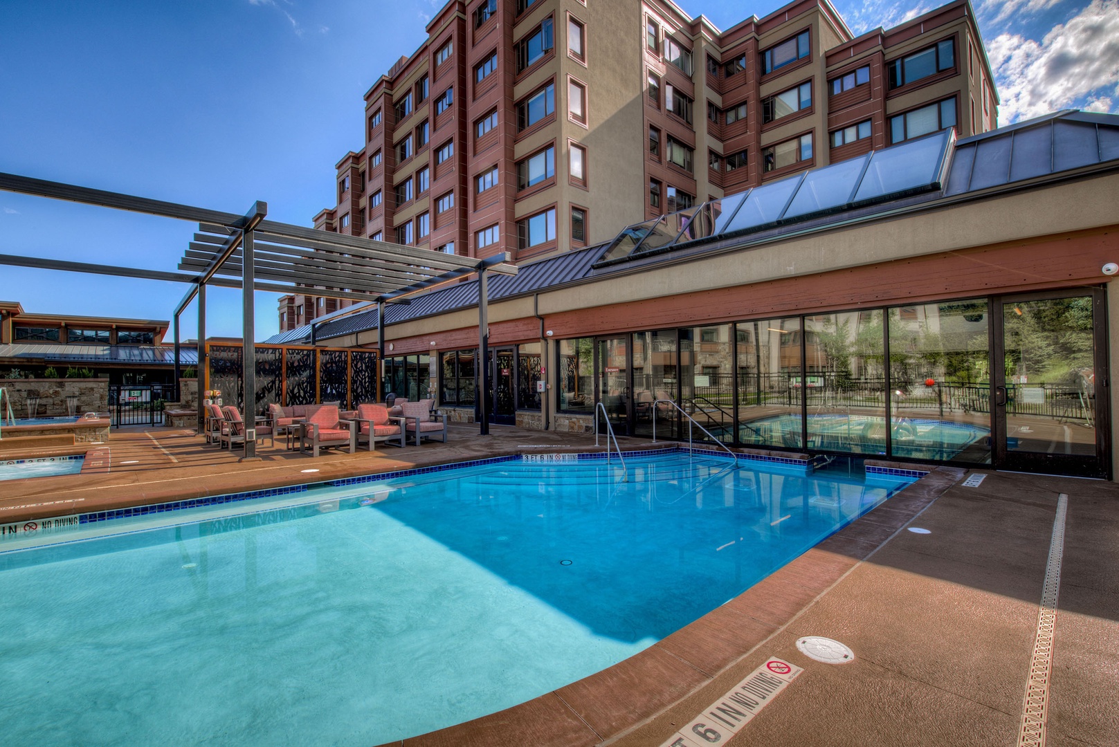 645 S Park Ave Pool MLS 300ppi_007