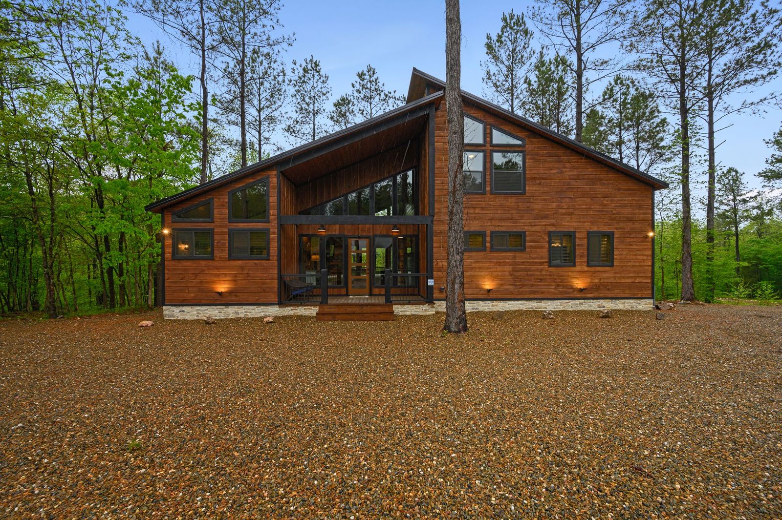 Lodge Cabin 12  Lake Creek Lodge