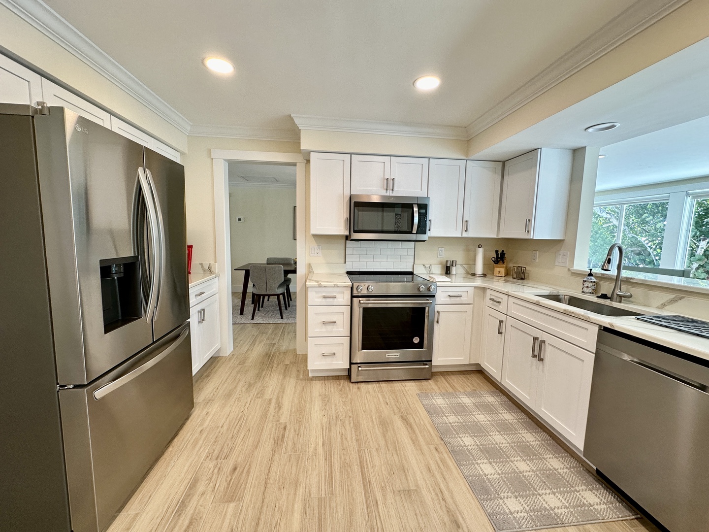 The fully-equipped kitchen has quartz countertops