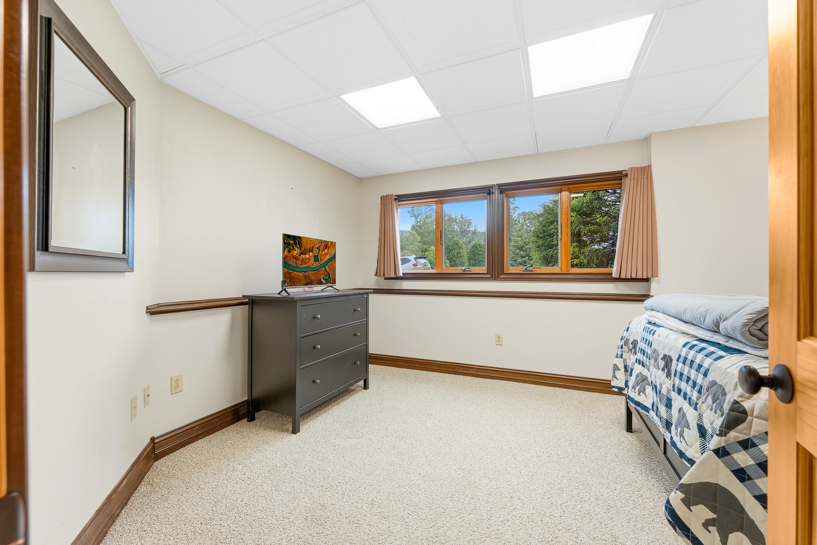 Bedroom 5: Queen