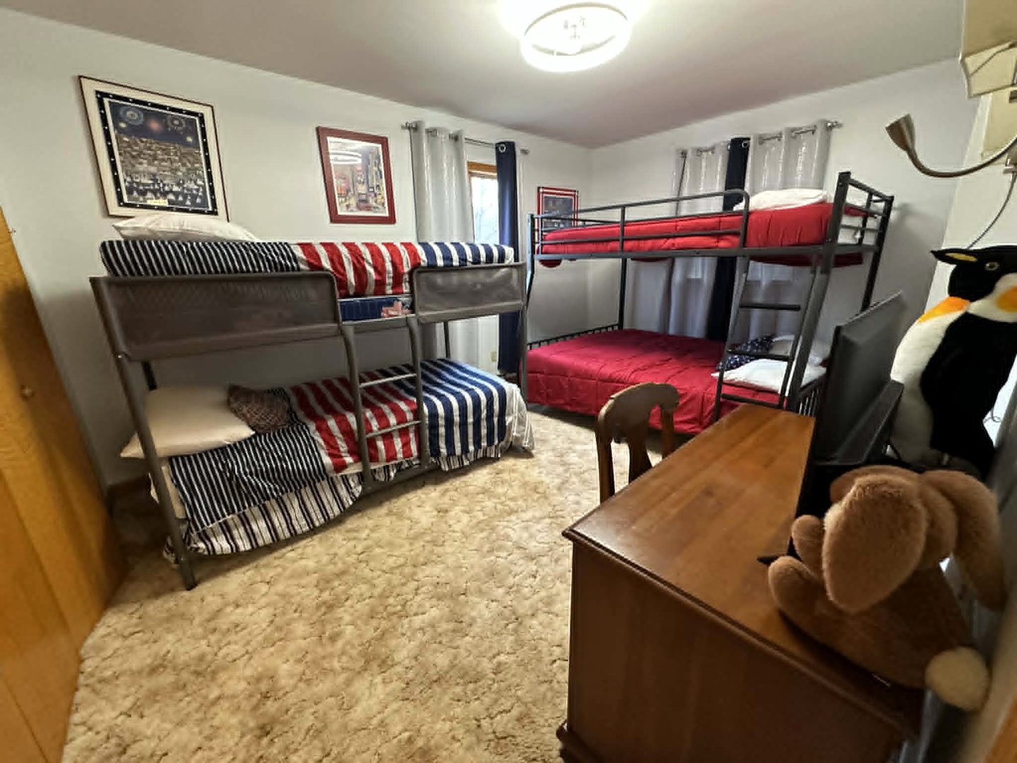 Upstairs Bedroom w/ bunk (2 twins) and trundle bunk (1 queen 1 twin)