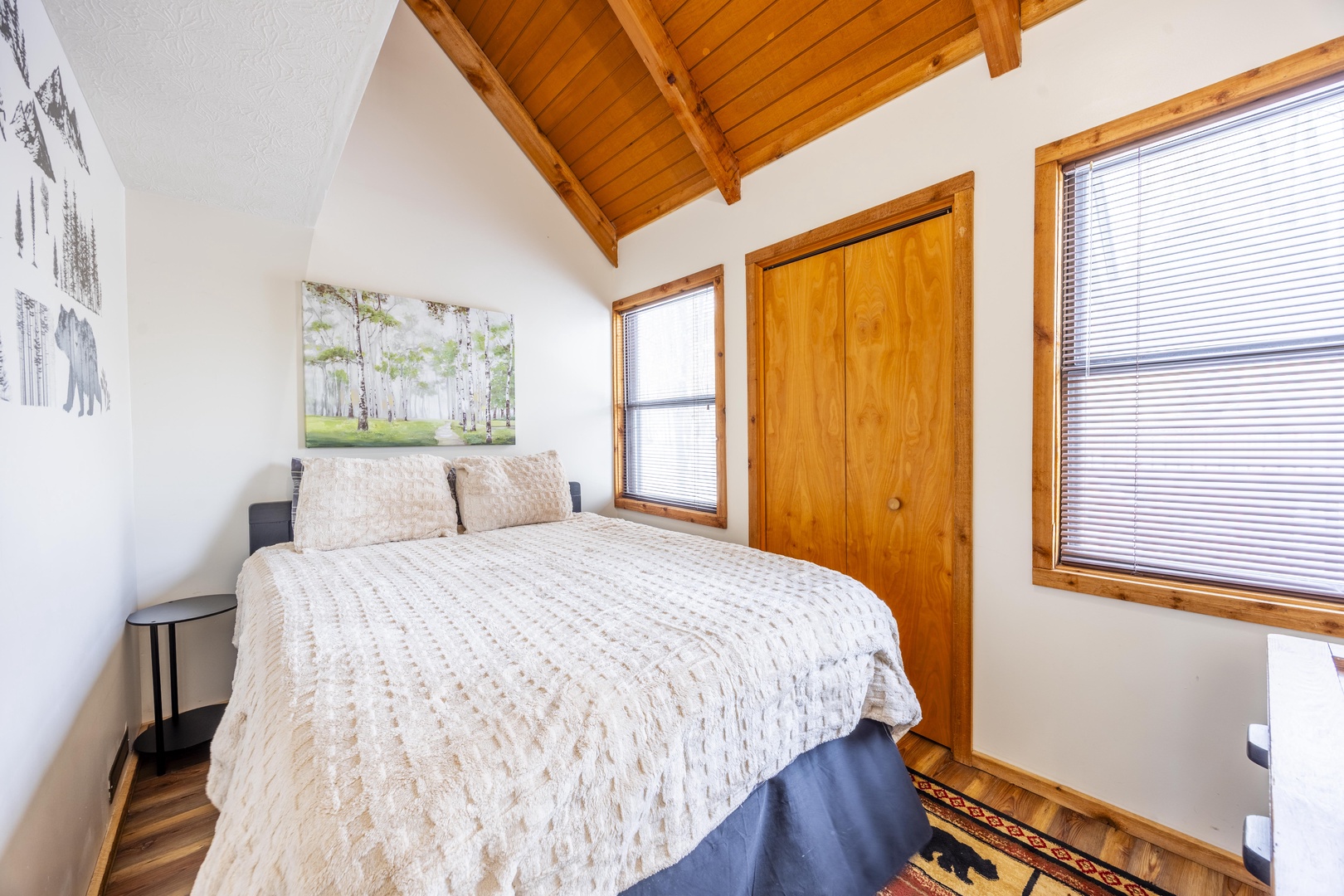 Bedroom 1: Queen