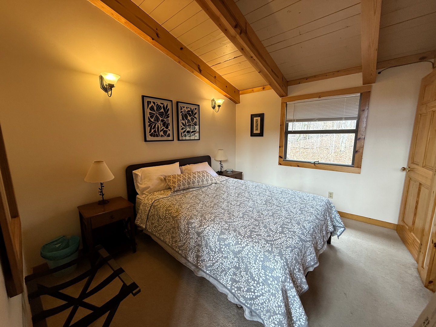 Upstairs Bedroom 2: Queen