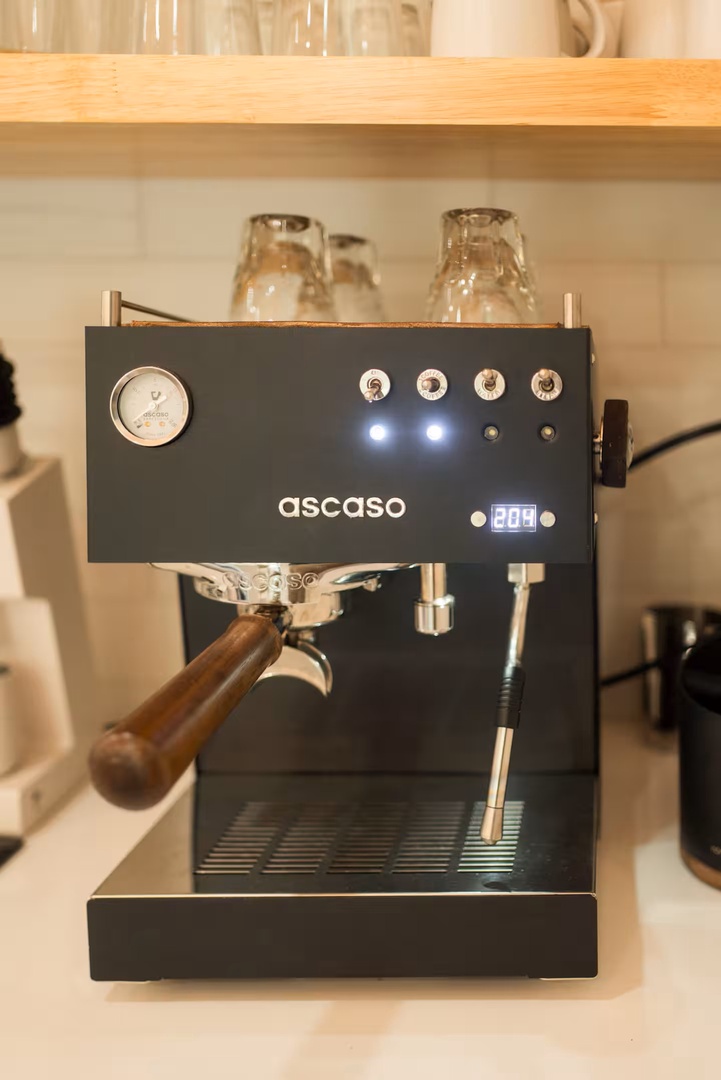 Start your mornings with barista-quality coffee at your fingertips. This sleek espresso machine ensures every cup is perfectly crafted for your enjoyment.