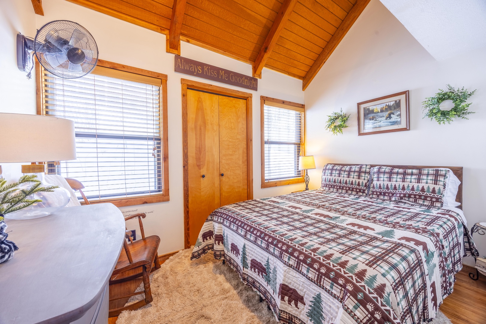Bedroom 1: Queen