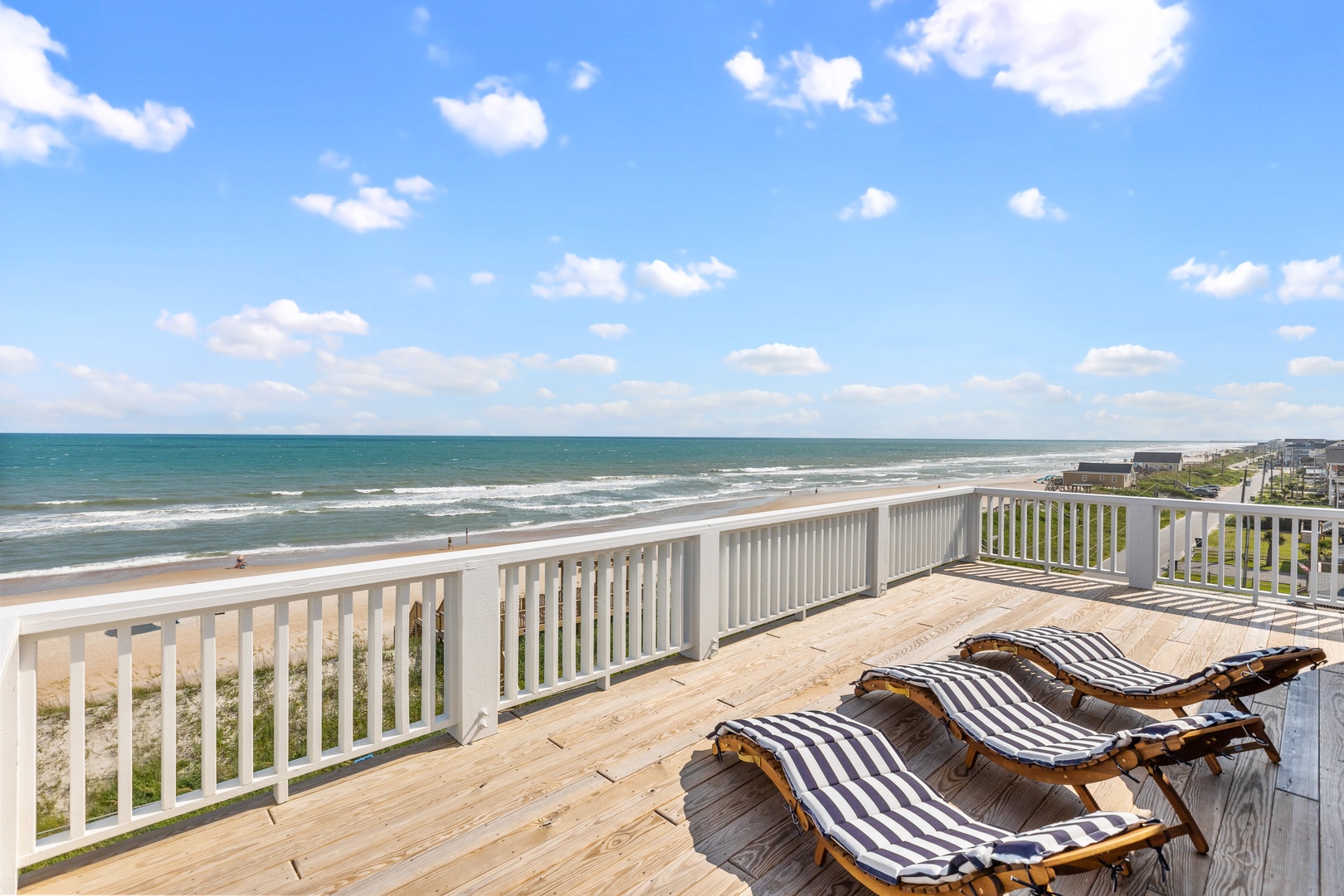 The top level sundeck with gorgeous ocean views