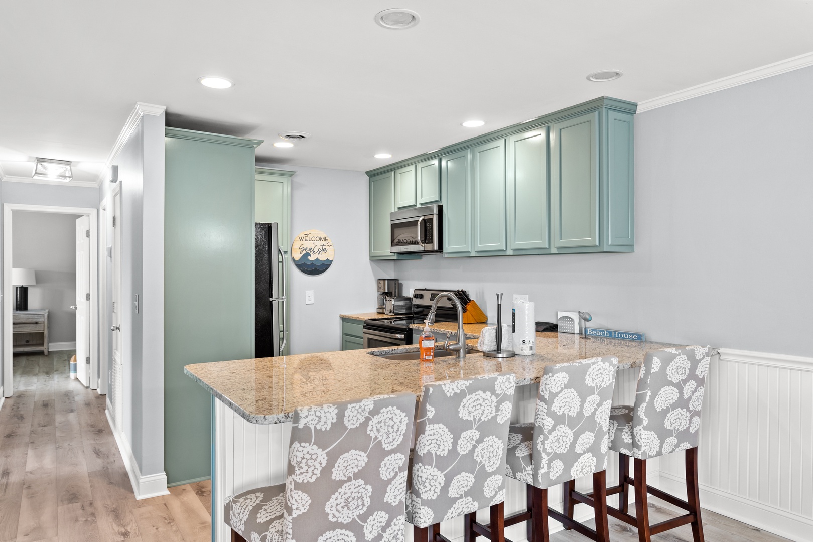The well-stocked kitchen with countertop seating for 4