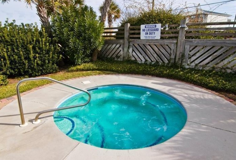 40 36 Queen's Grant hot tub