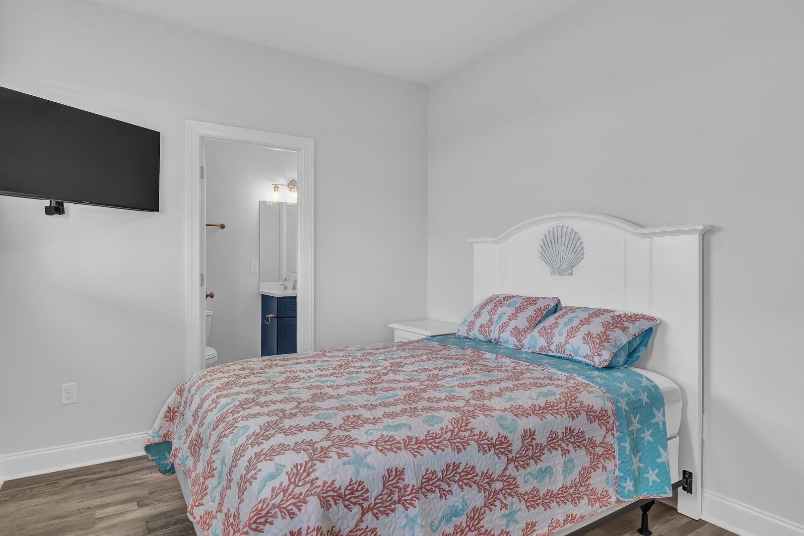 Top floor guest bedroom with a queen-sized bed, a Smart TV, balcony access, and an ensuite bathroom.