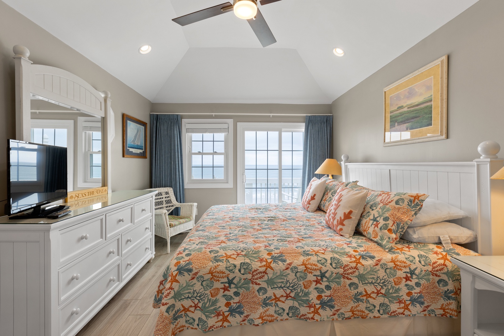 012_850_villas_drive-5