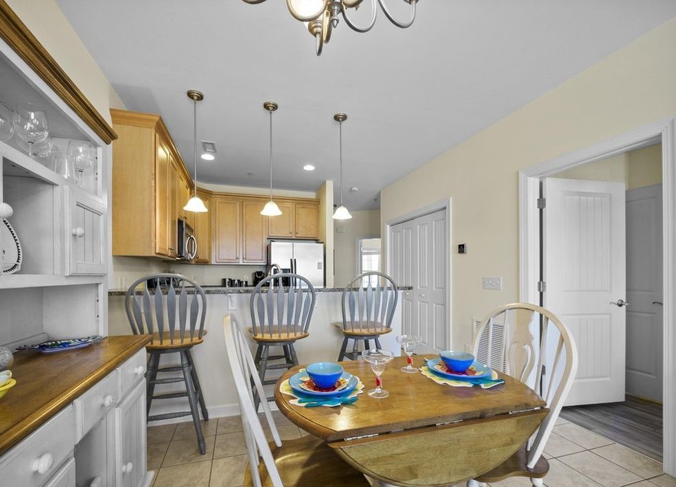 823 dining kitchen a